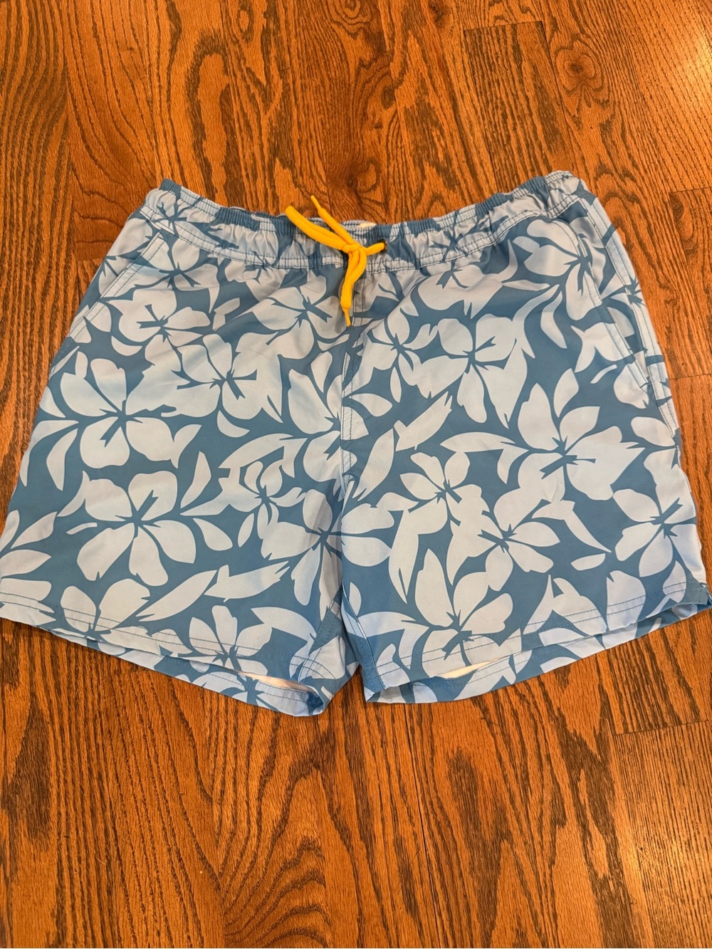 J CREW Men's Light Blue Floral Swim Shorts with Yellow Drawstring